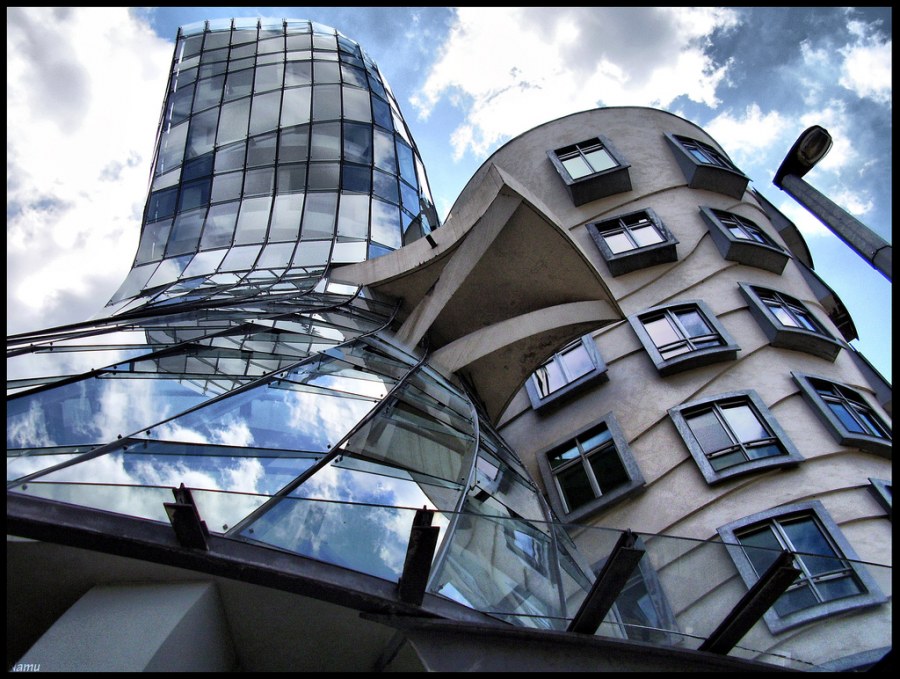 Танцующий дом Фрэнк Гери