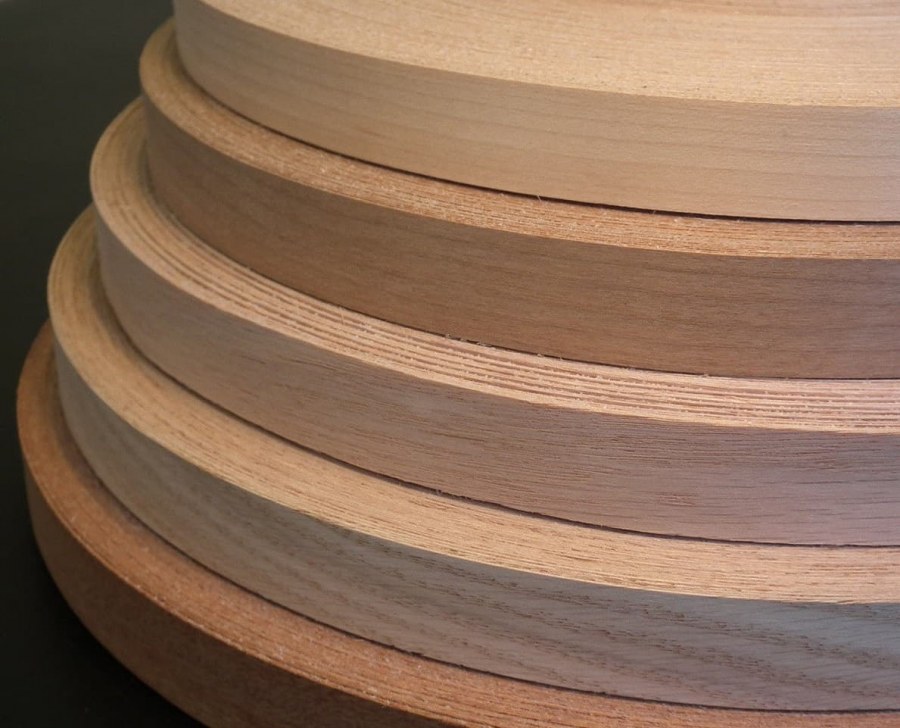 Кромка шпон орех Satin - 0,6х22мм