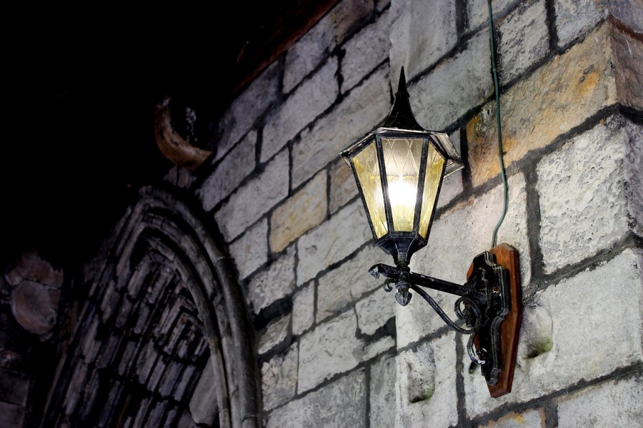 Средневековый уличный фонарь