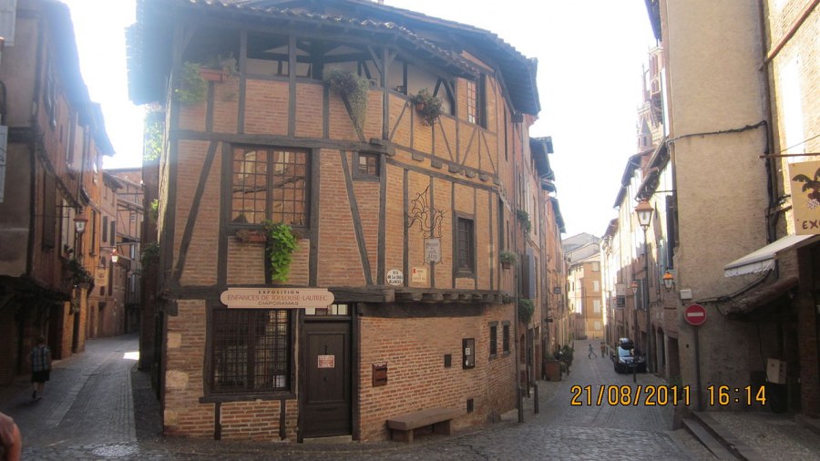 Тулуза красивые средневековые дома