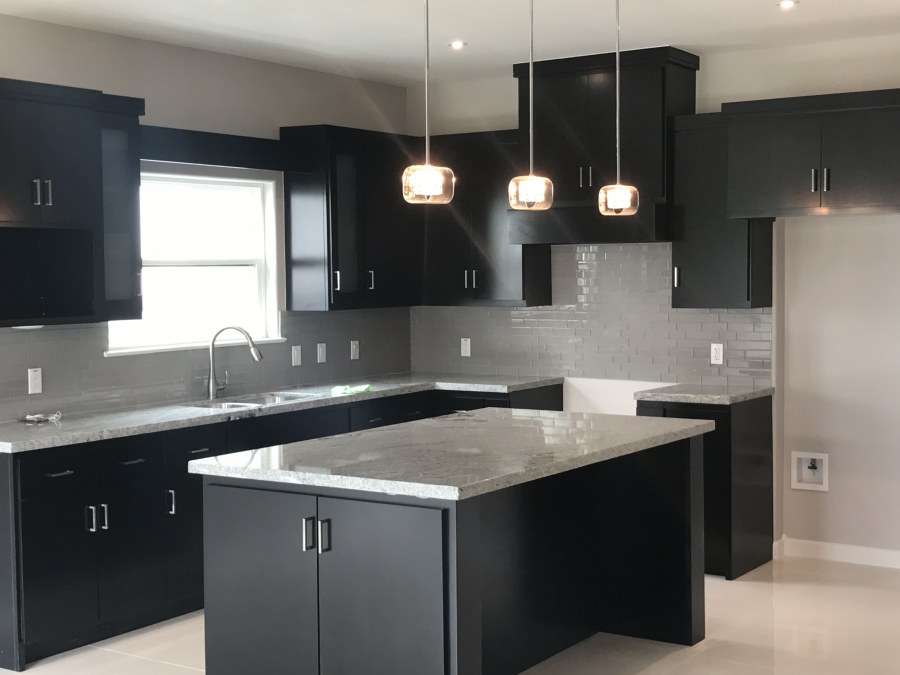 Темно серые стены на кухне