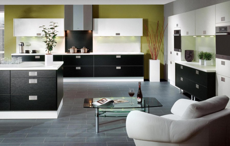 Кухня сочетание белого и черного