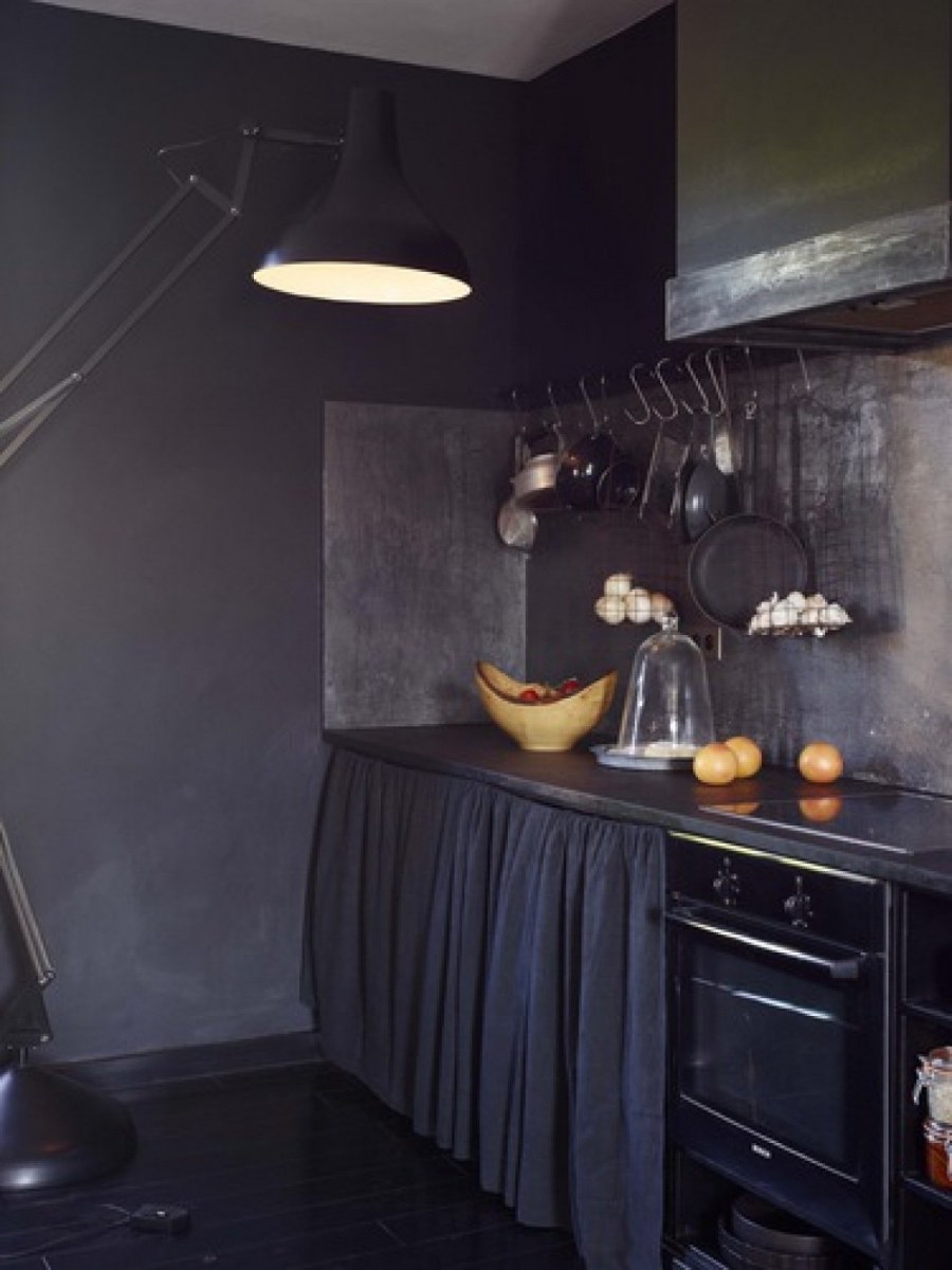 Черная кухня в интерьере