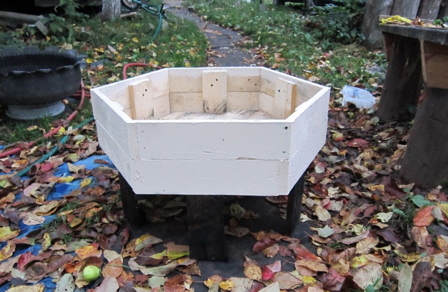 Шестиугольная клумба своими руками