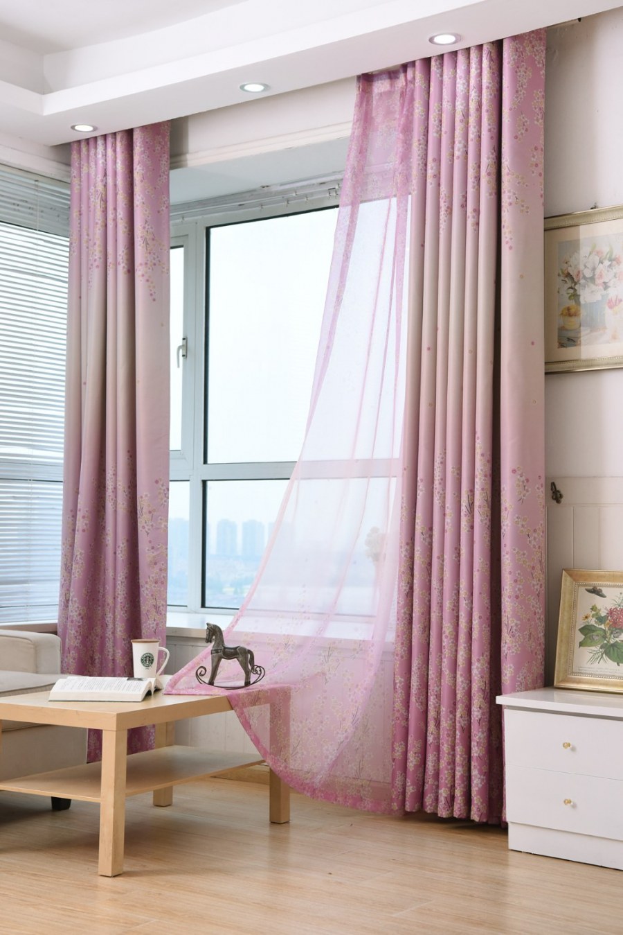 Розовые шторы в спальню