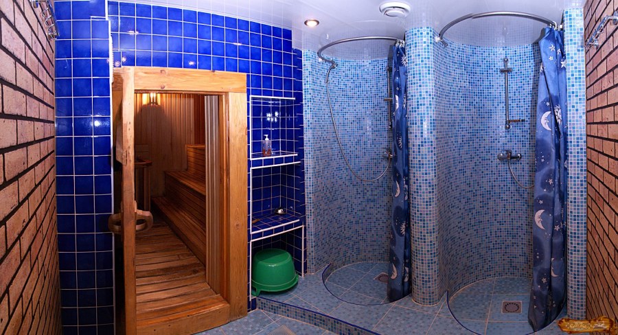 Душевая кабина в комнате отдыха