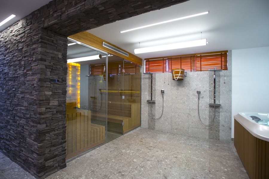 Душевая комната в бане