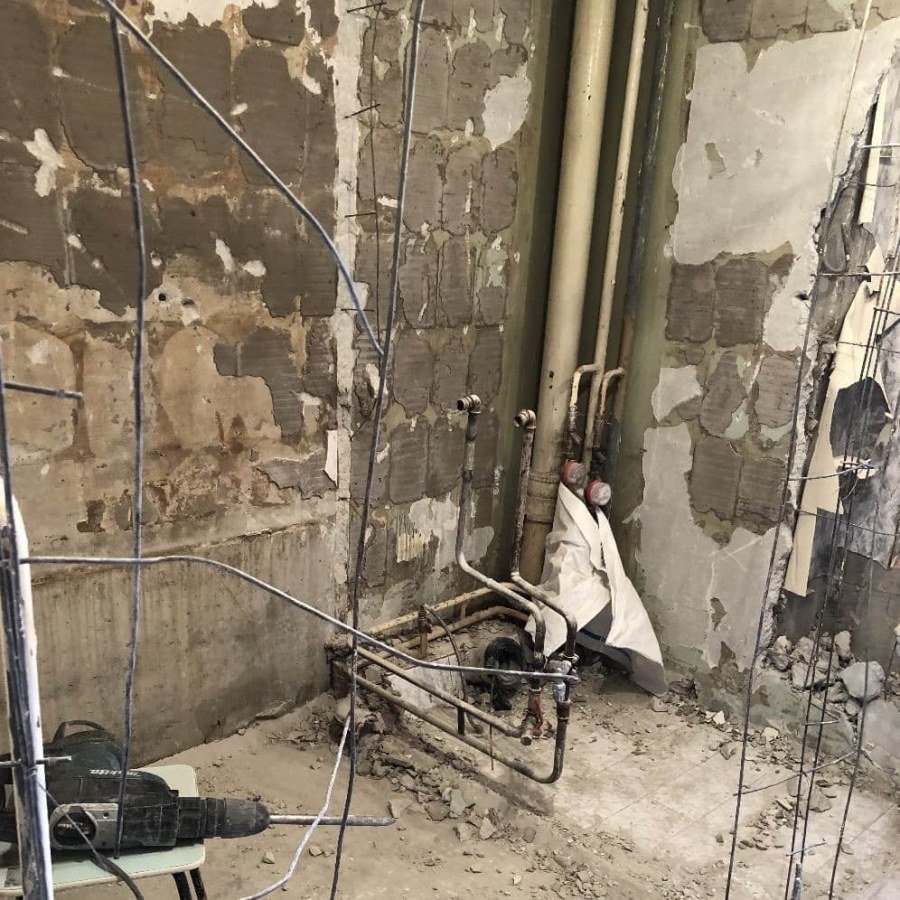 Демонтаж ацеитовой сантехкабины