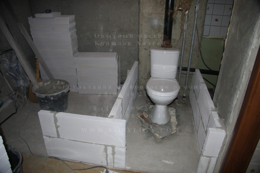 Шиферная кабина санузла