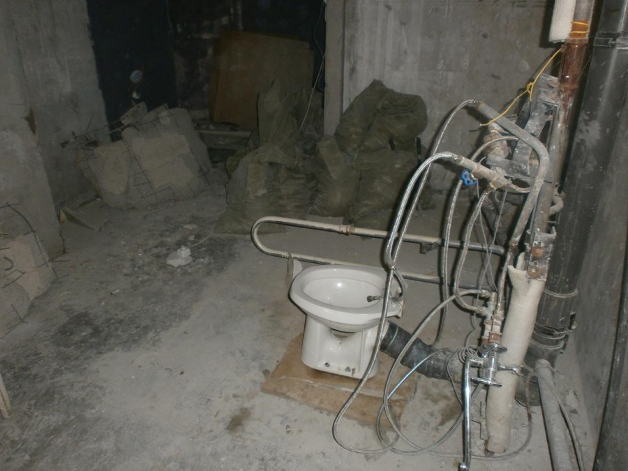 Демонтаж сантехкабины в панельном доме