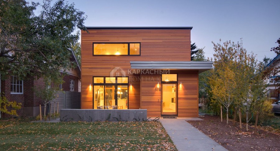 Маленький двухэтажный дом с плоской крышей