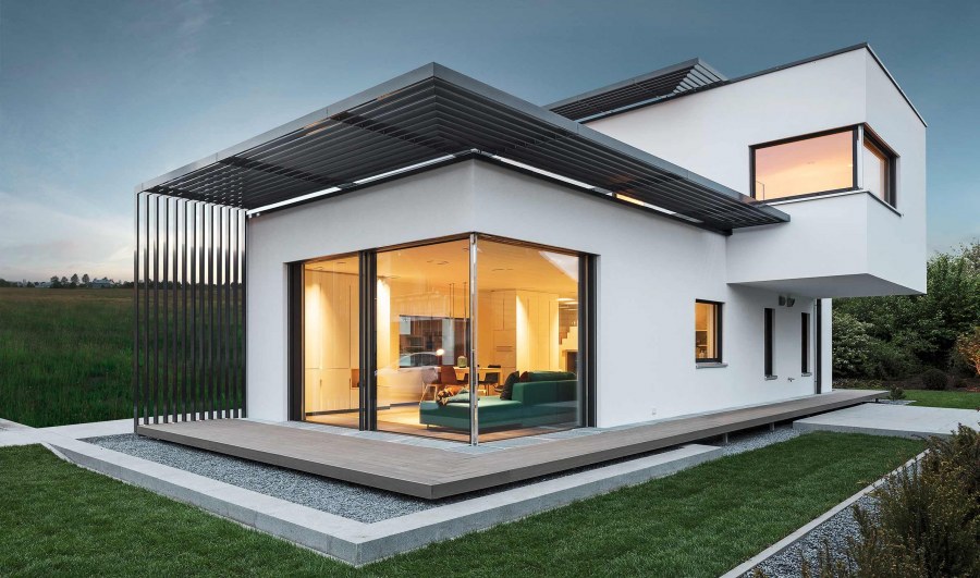 Современный прямоугольный дом