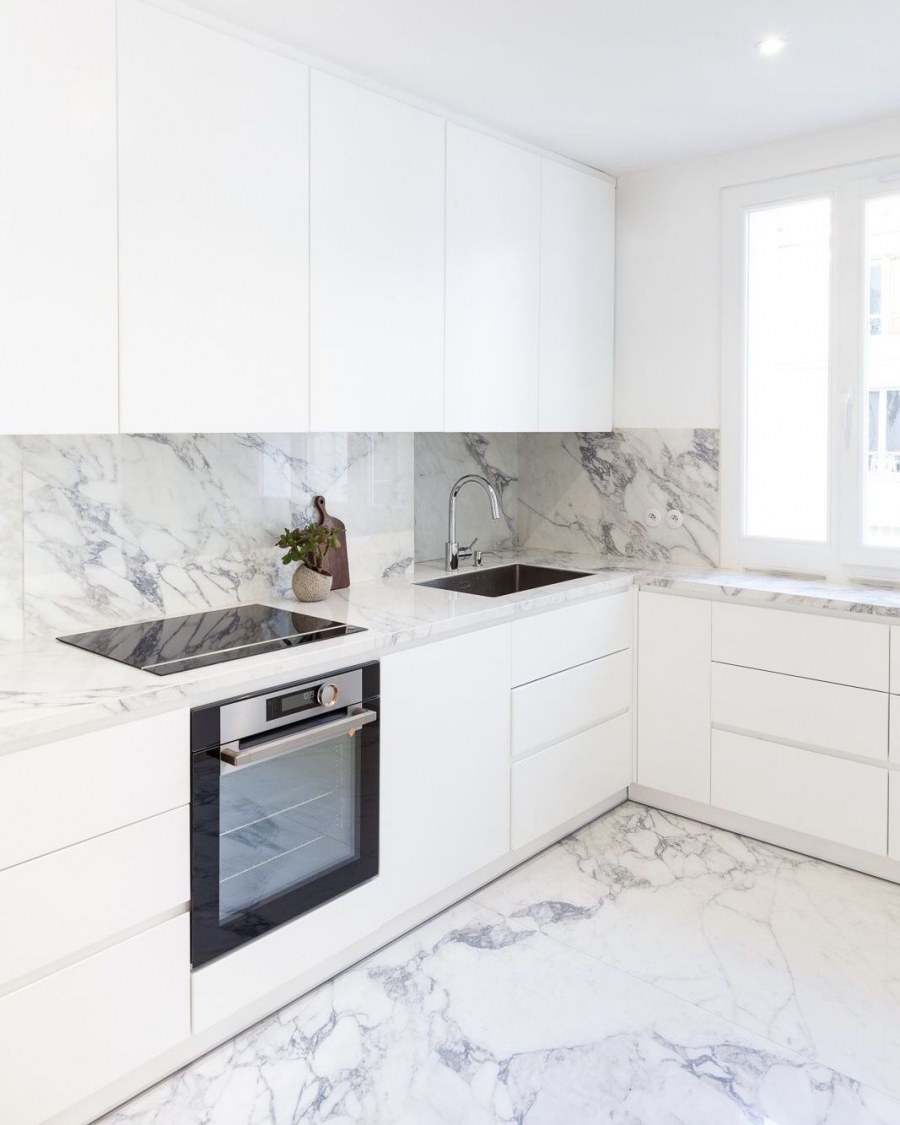 Кухня икеа белая с мраморной столешницей