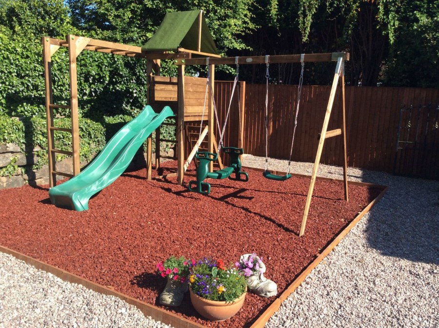 Гравий на детской площадке