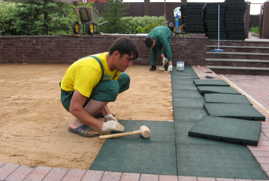 Резиновая тротуарная плитка укладка