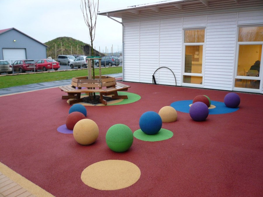 Полусферы на детских площадках