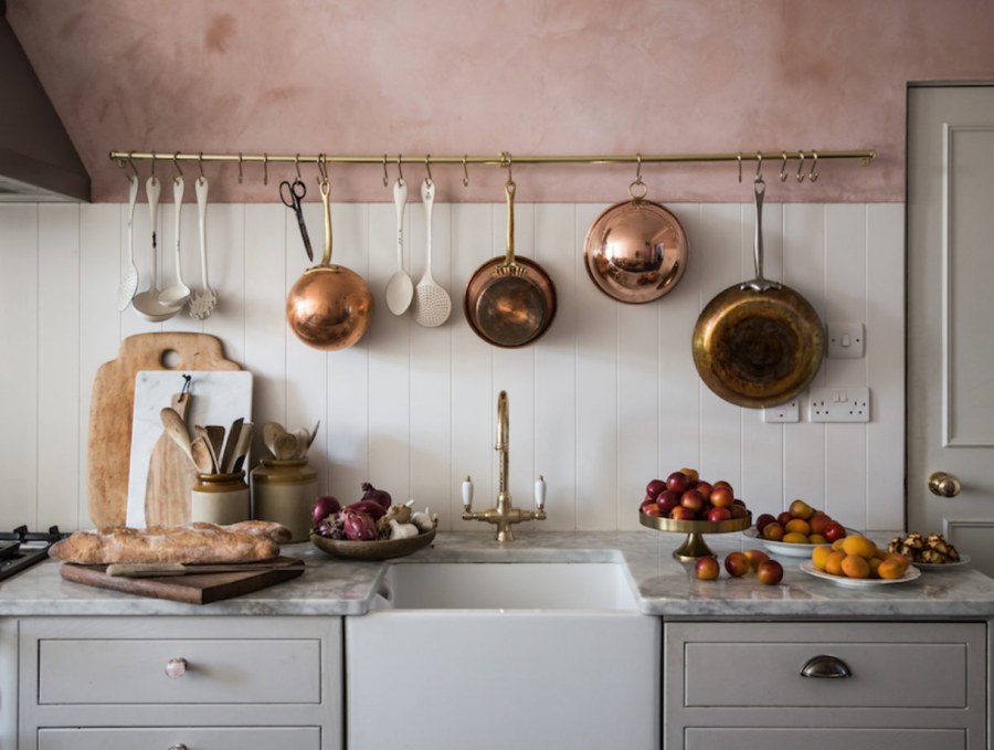 Медные рейлинги для кухни