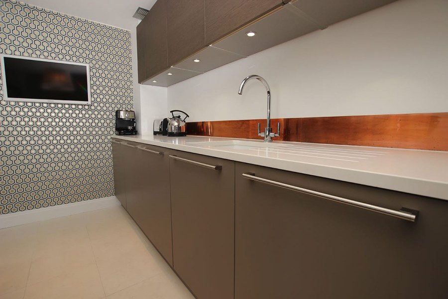 Металлический лист на фартук кухни