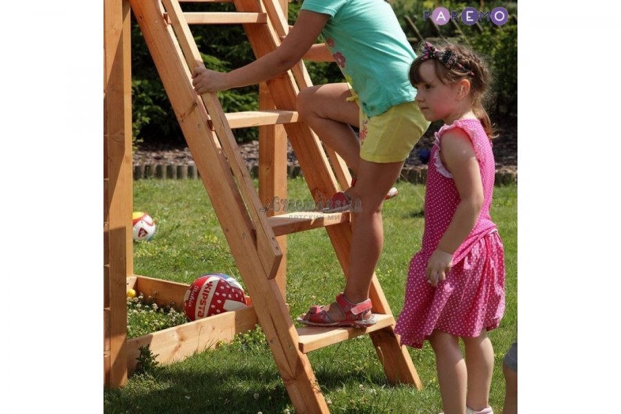 Лесенка на детской площадке