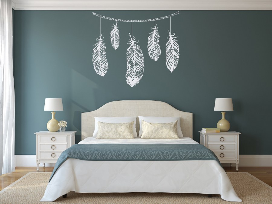 Декор стены в спальне над кроватью