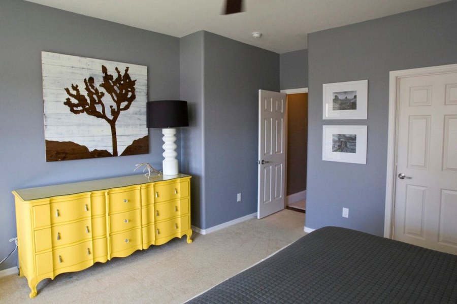 Однотонные стены в интерьере