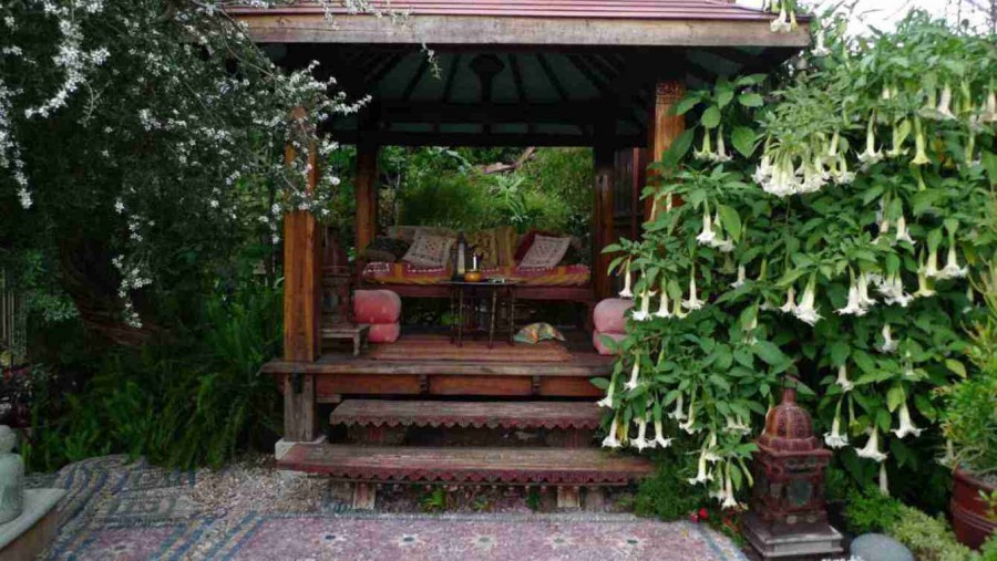 Беседка в японском саду