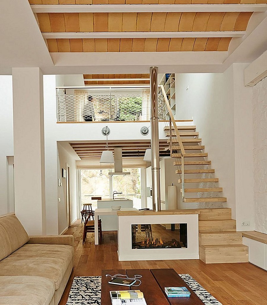 Гостиная в двухэтажном доме