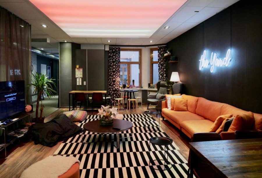 Лаунж зона в гостиной квартире