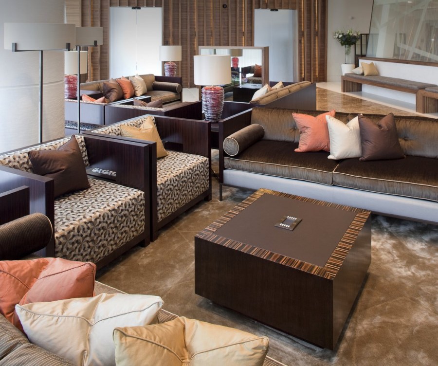 Диван для лаунж зоны в комнате