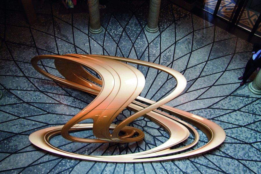 Скамья Бионика Заха Хадид