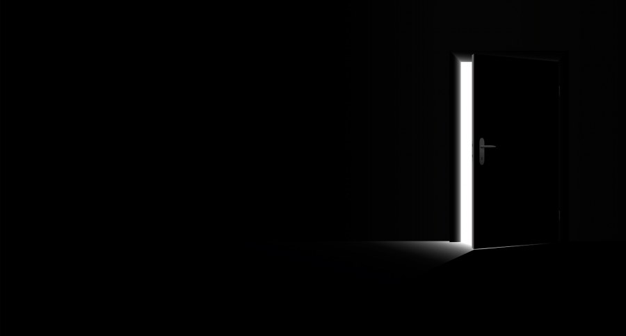 Дверь в темноте