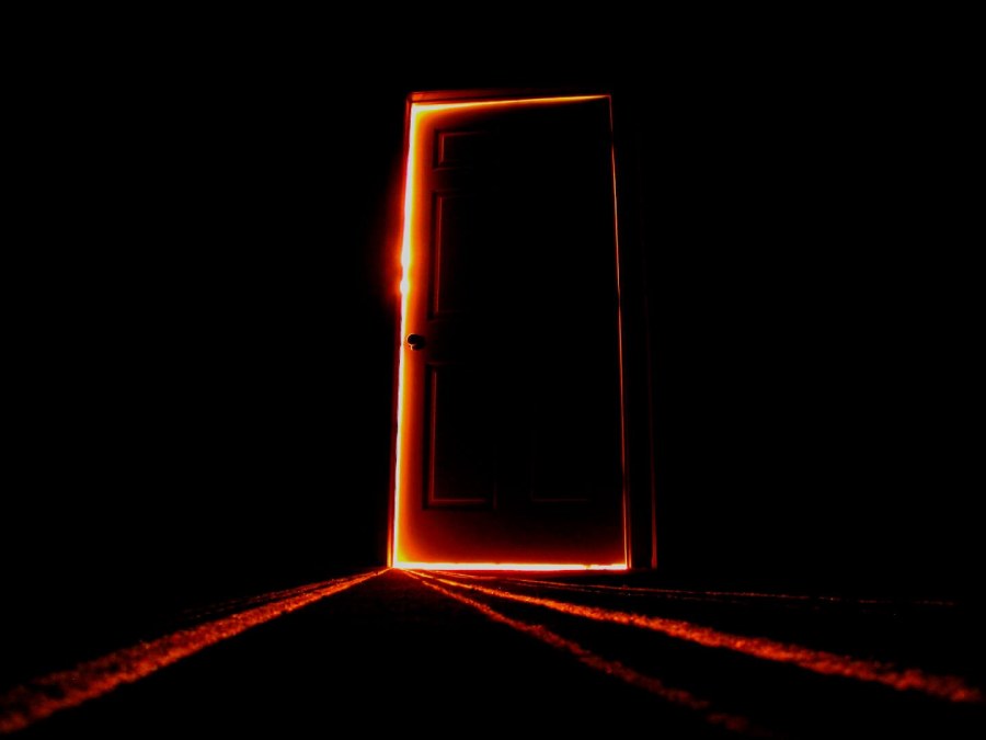 Дверь в темноте