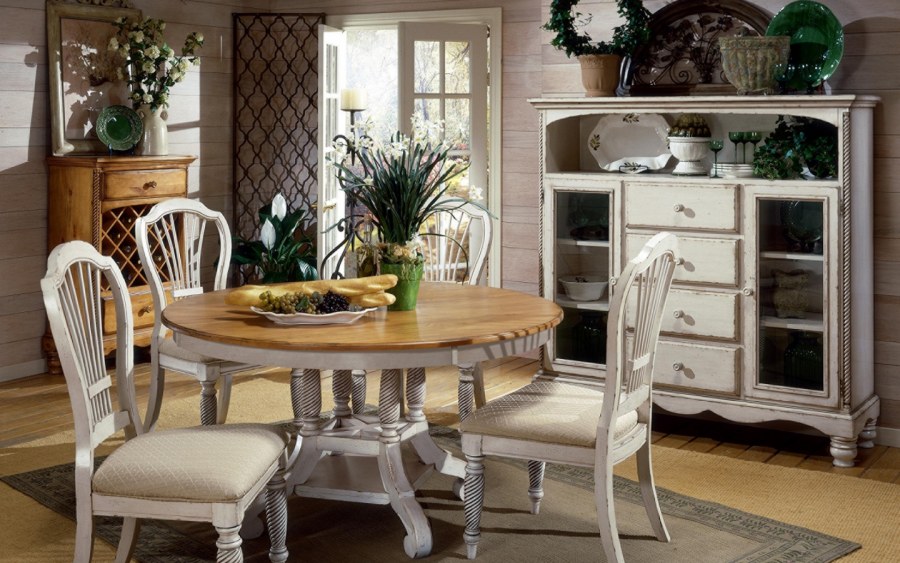 Обеденный стол в стиле Кантри