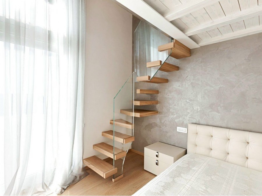 Лестница на антресольный этаж