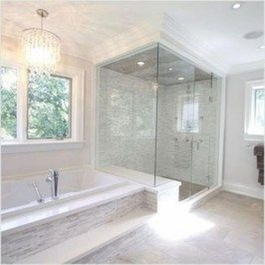 Ванная комната с джакузи и душем