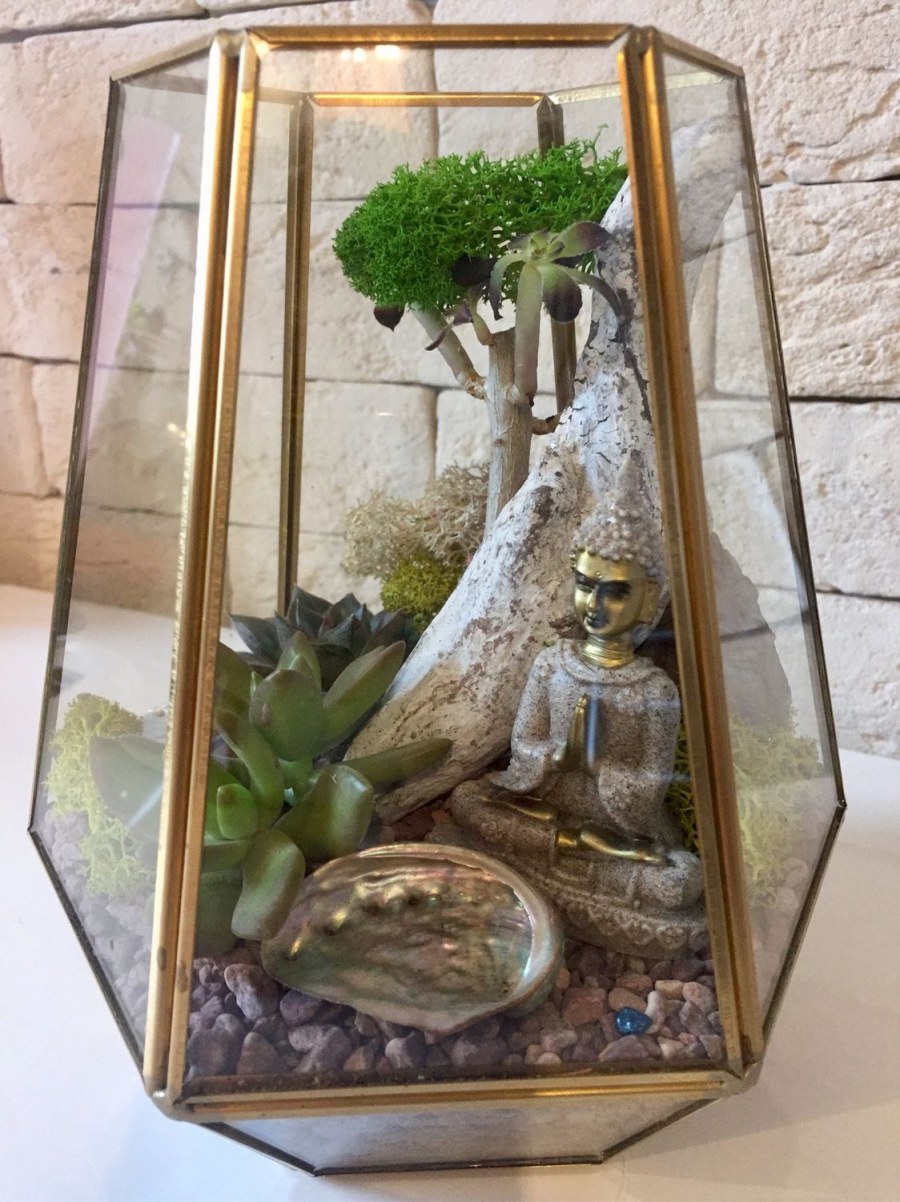 Флорариум с Буддой