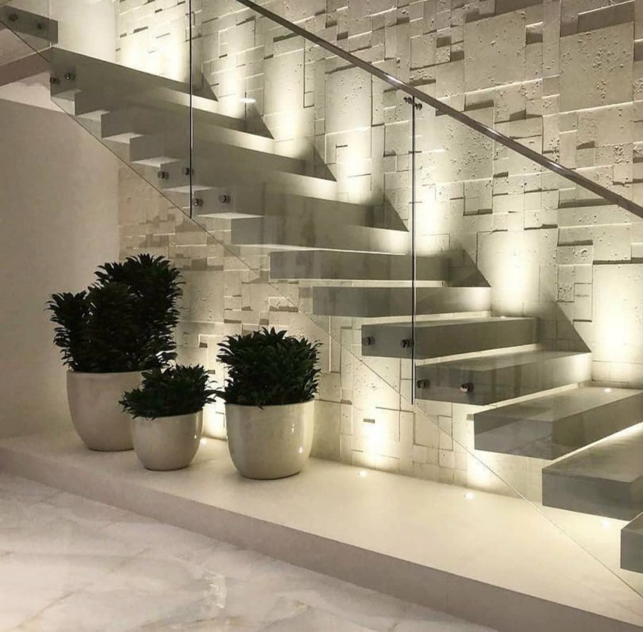 Мраморная лестница с подсветкой