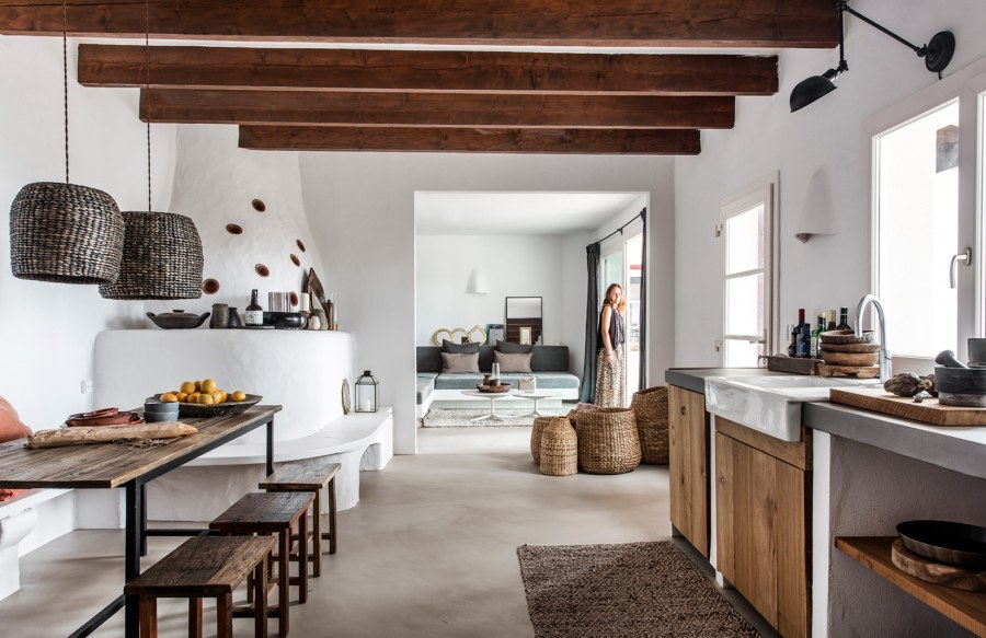 Амбарная доска на кухне