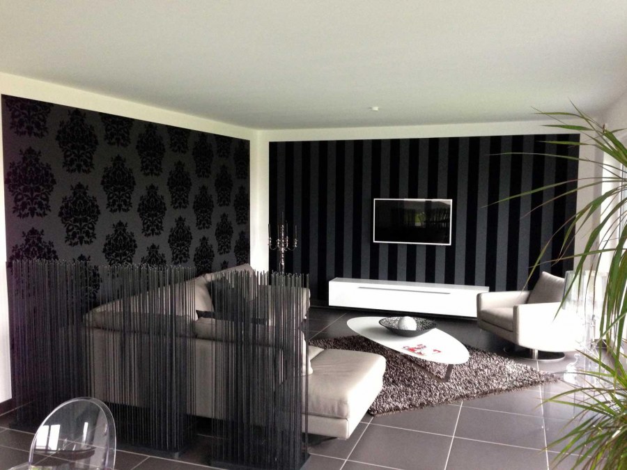 Гостиная с черными обоями