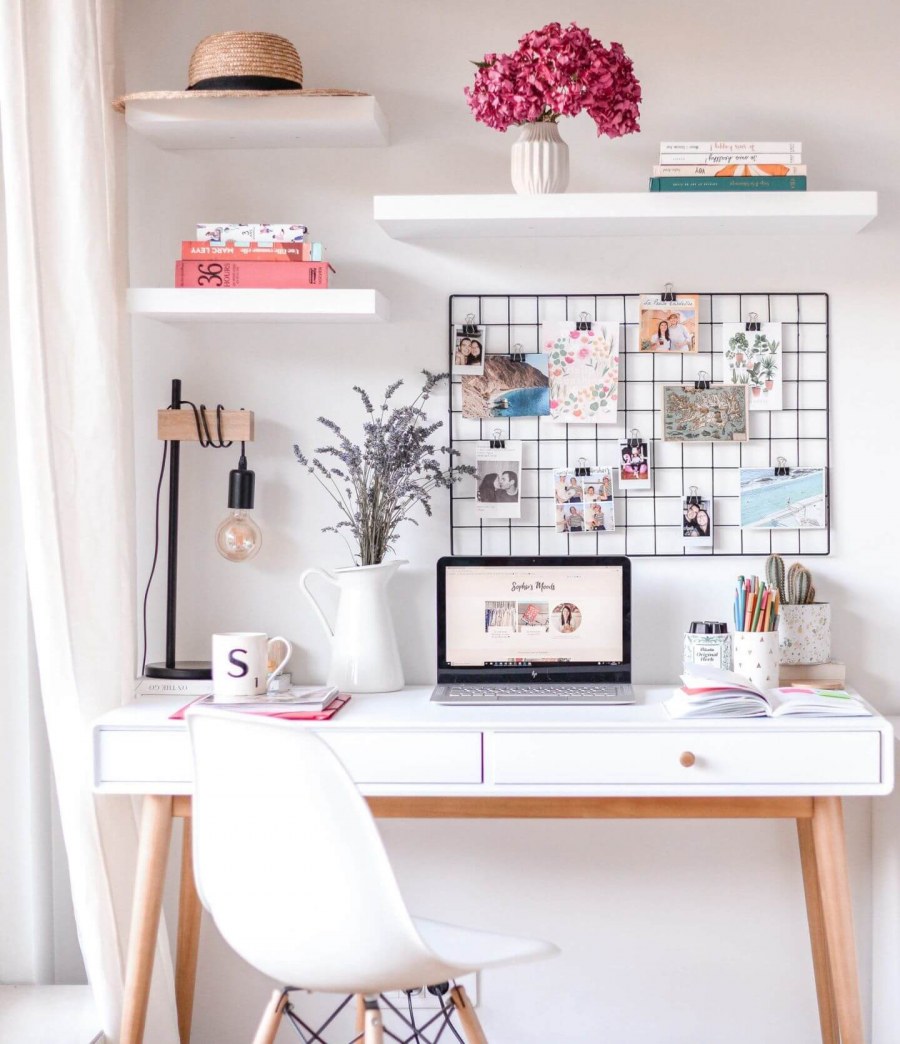 Декор письменного стола