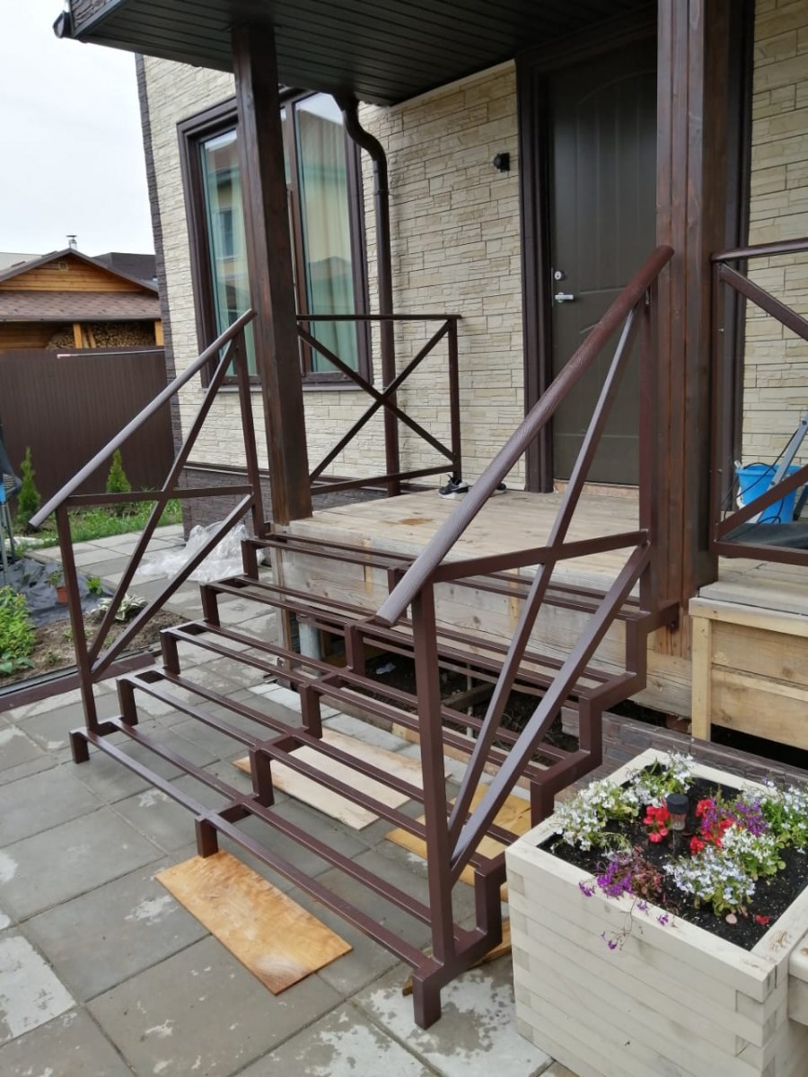 Коридор с крыльцом