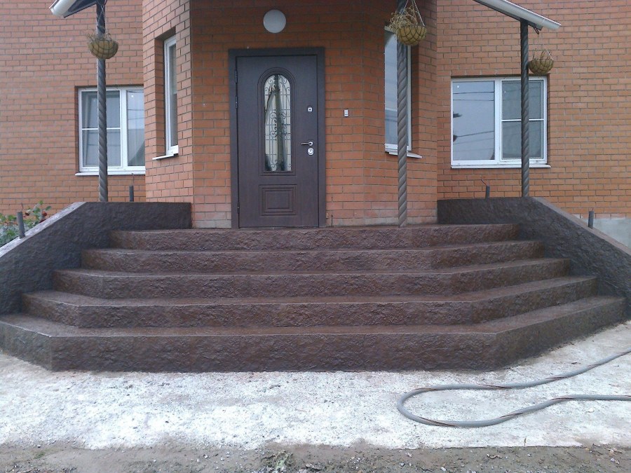 Входные пороги в частный дом