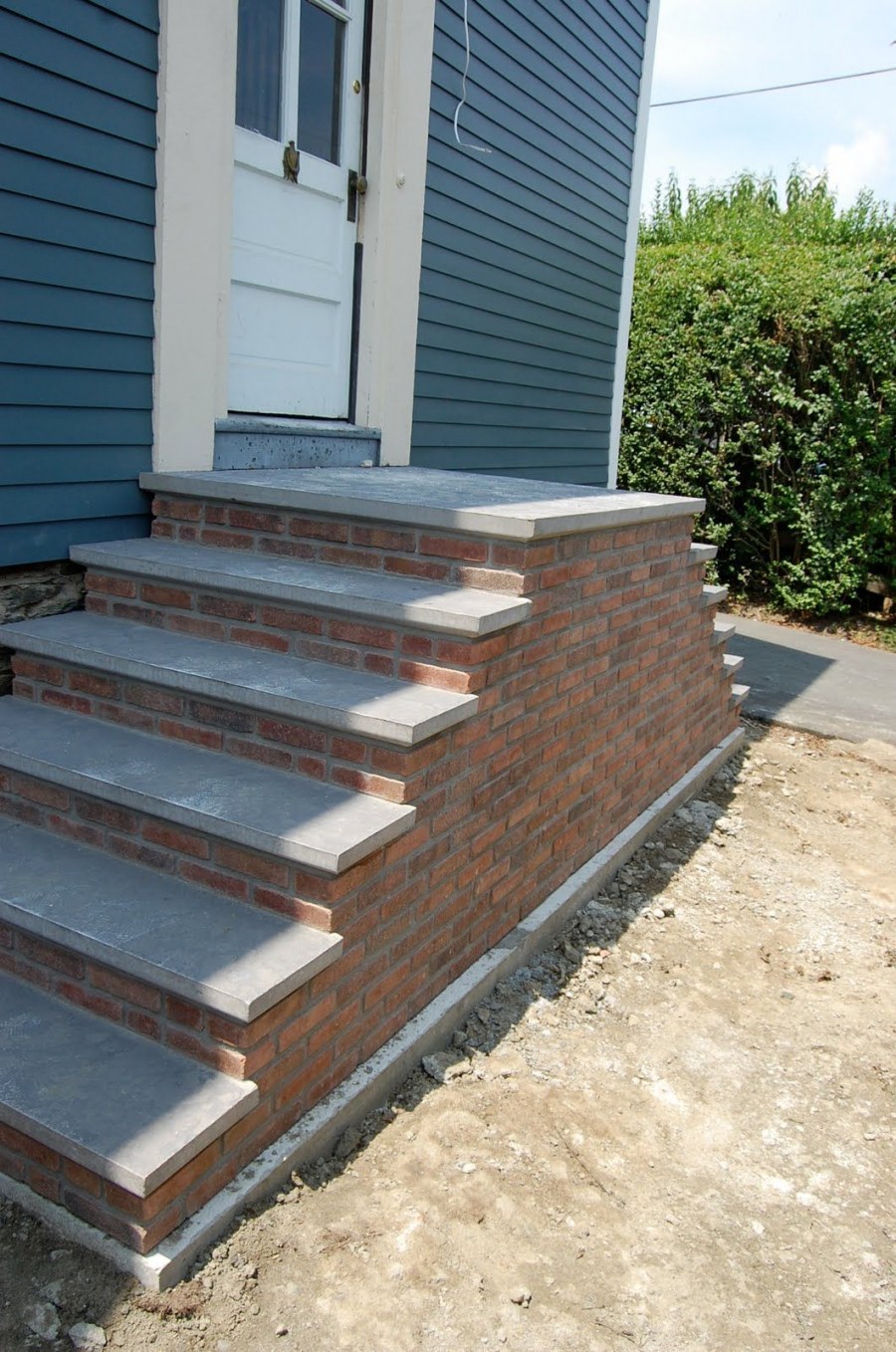 Уличные ступеньки