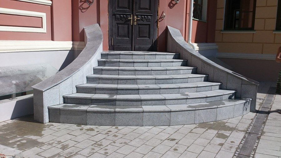 Бетонные ступеньки