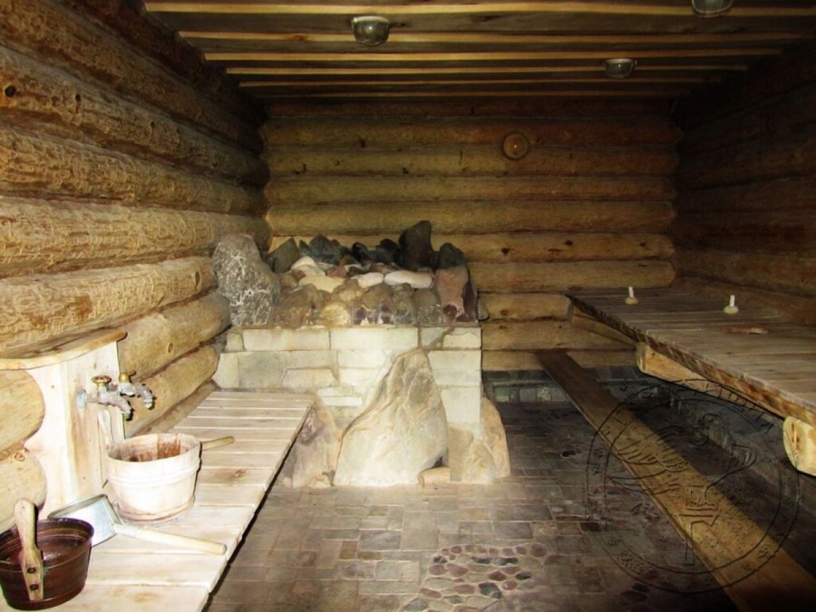Бревенчатая баня внутри
