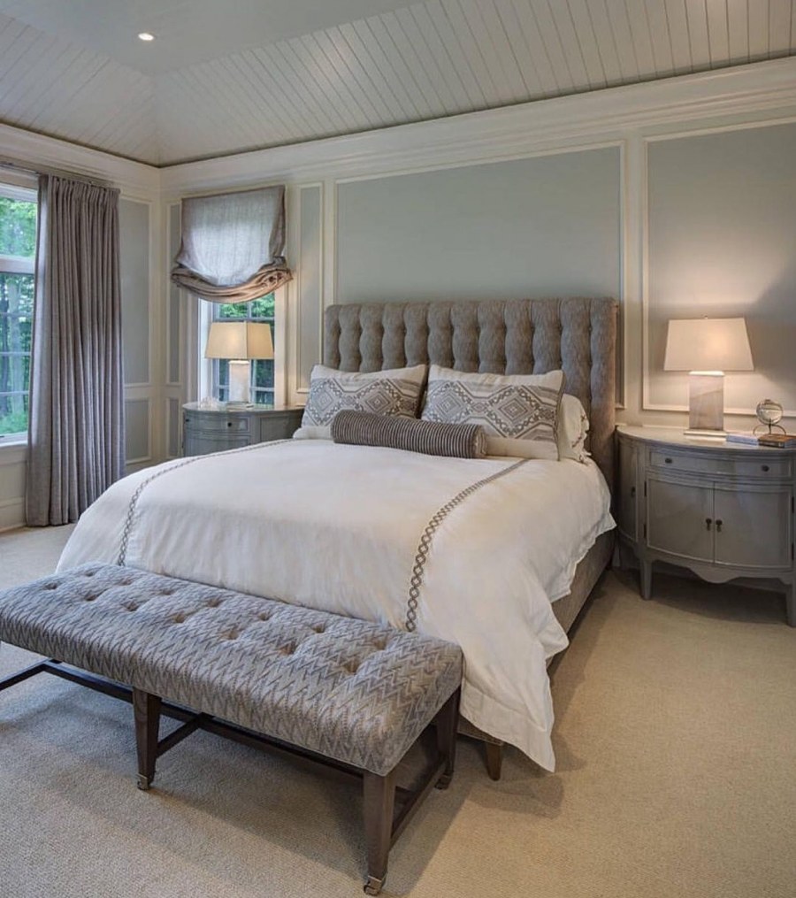 Необычная расстановка мебели в спальне