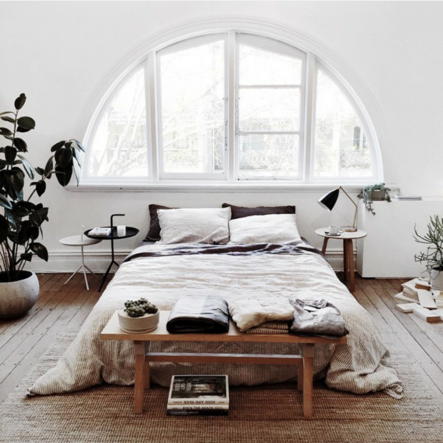 Уютная комната в белом стиле