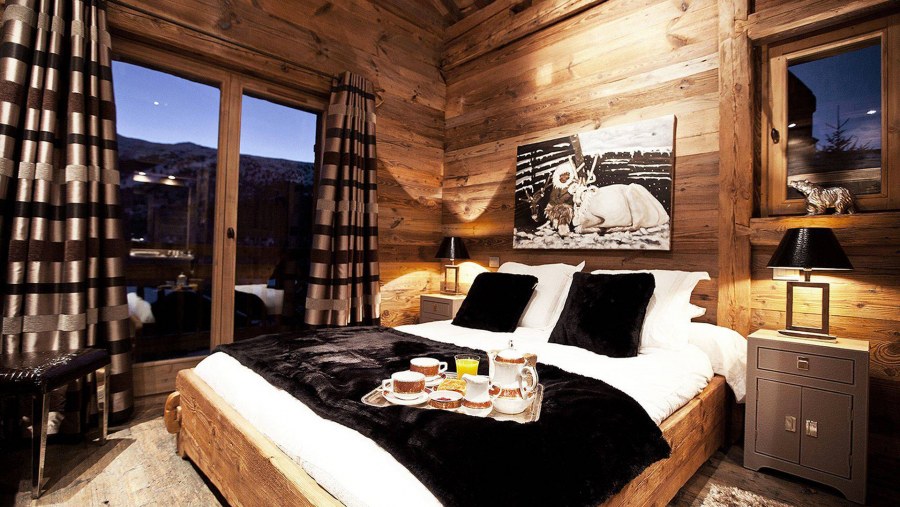 Картины в интерьере Шале