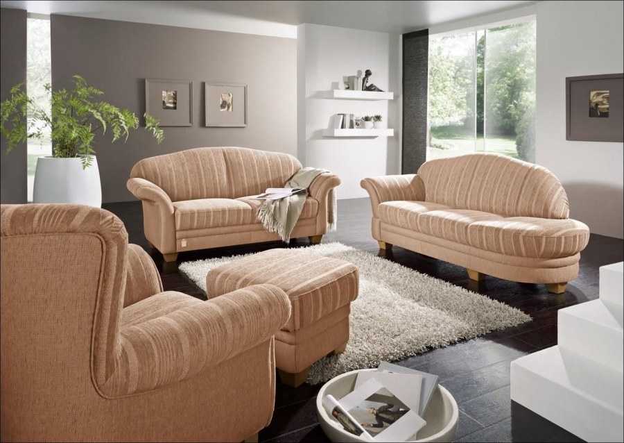 Диван в полоску в интерьере