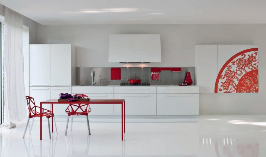 Красно-белая кухня в интерьере